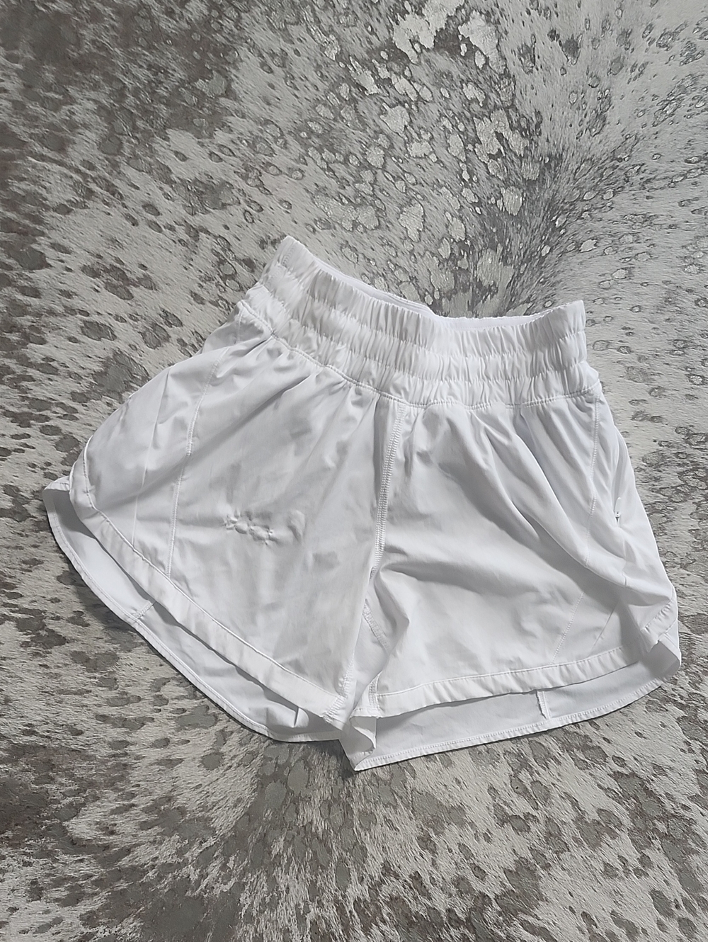 Lululemon Track That Short 5" White Sz4